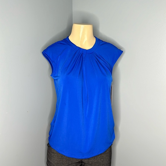 Liz Claiborne Tops - Liz Claiborne woman’s blouse blue sleeveless gold zipper in the back size XS